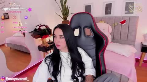 Emmy Evans  online show from 12.09.24