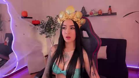 Emmy Evans  online show from 10.01.25