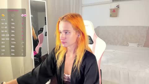 Snapshot of emmyfoxxofficial chatting on 05.04.26 Emmylie online show from 05.04.26
