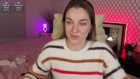 Snapshot of emmyskyy chatting on 10.17.25 Emma online show from 10.17.25