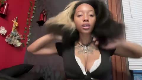 Alyx  online show from 07.22.26