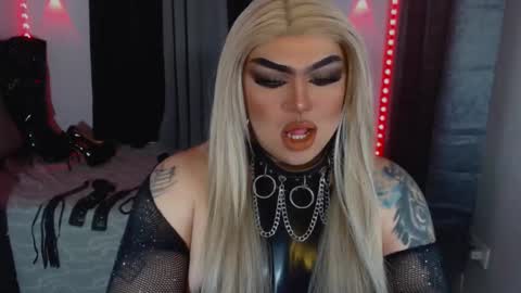 Snapshot of empressmichellexx chatting on 03.05.26 Mistress Michelle online show from 03.05.26