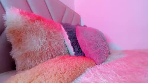 Snapshot of emy_colee chatting on 12.18.24 Emy online show from 12.18.24