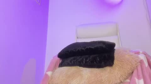 Snapshot of emy_colee chatting on 01.16.25 Emy online show from 01.16.25