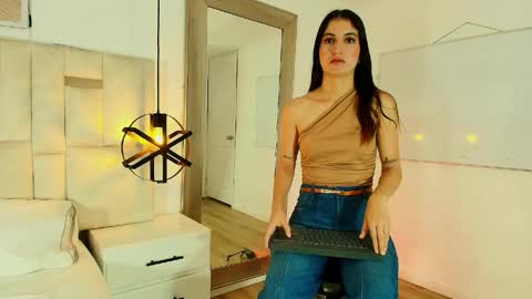 EMY FERRER online show from 05.17.26