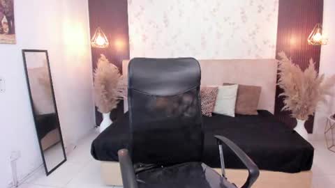 Snapshot of emy_ly chatting on 06.21.26 emy online show from 06.21.26