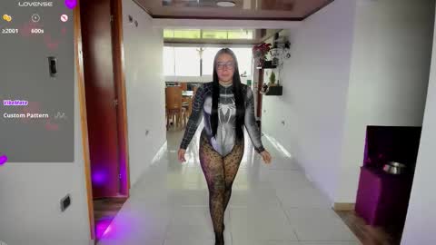 Snapshot of emy_xdy chatting on 02.05.26 Im Emily would you like to help me reach 100 online show from 02.05.26