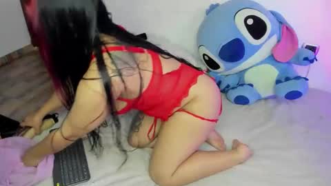 Snapshot of emy_xdy chatting on 03.05.26 Im Emily would you like to help me reach 100 online show from 03.05.26