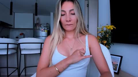 Snapshot of emyconneer chatting on 01.09.25 emyconneer online show from 01.09.25