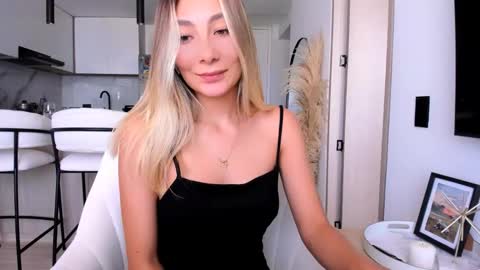 Snapshot of emyconneer chatting on 01.24.25 emyconneer online show from 01.24.25