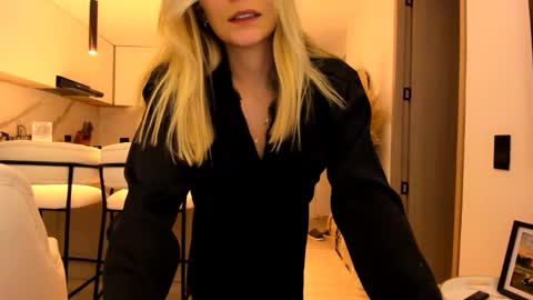 Snapshot of emyconneer chatting on 01.25.25 emyconneer online show from 01.25.25