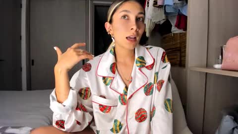 Snapshot of emyconneer chatting on 01.29.25 emyconneer online show from 01.29.25