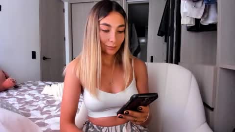 Snapshot of emyconneer chatting on 02.15.25 emyconneer online show from 02.15.25