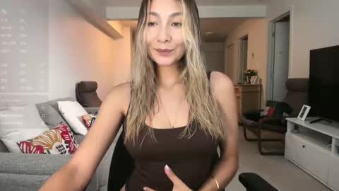 Snapshot of emyconneer chatting on 09.10.25 emyconneer online show from 09.10.25