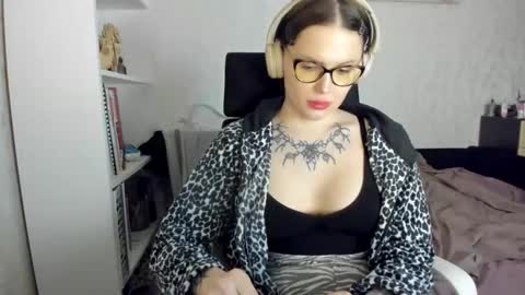 emydeliro online show from 04.18.26