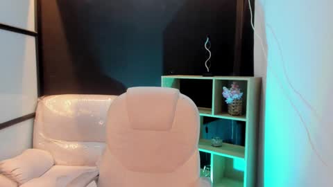 Snapshot of emysilver chatting on 02.06.25 Emy Silver online show from 02.06.25