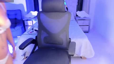 Snapshot of emysilver chatting on 02.09.25 Emy Silver online show from 02.09.25