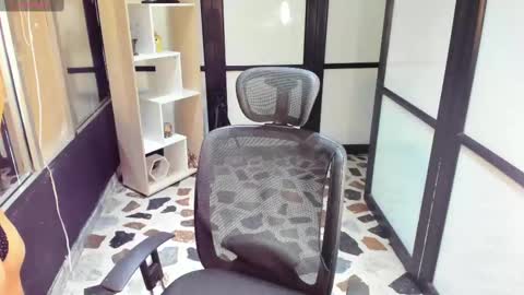 Snapshot of emysilver chatting on 02.14.25 Emy Silver online show from 02.14.25