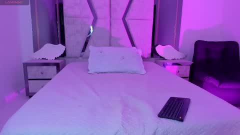 Snapshot of emysilver chatting on 02.20.25 Emy Silver online show from 02.20.25