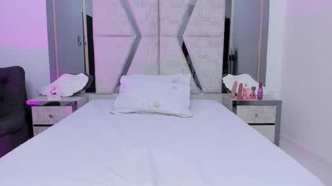 Snapshot of emysilver chatting on 02.21.25 Emy Silver online show from 02.21.25