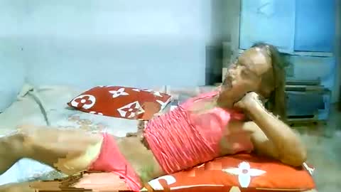 Snapshot of encantadats chatting on 04.09.26 CHUN LY online show from 04.09.26