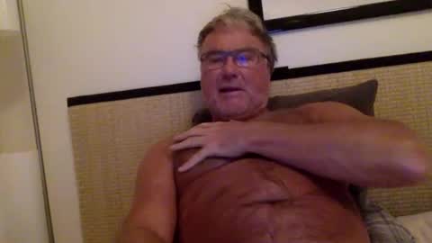 Snapshot of endurado chatting on 10.23.25 endurado online show from 10.23.25