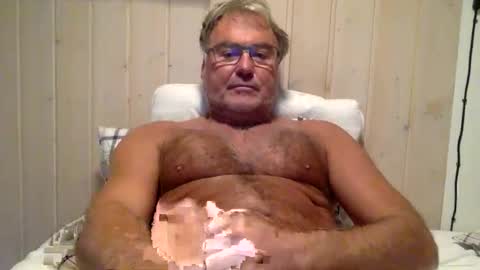 Snapshot of endurado chatting on 10.25.25 endurado online show from 10.25.25