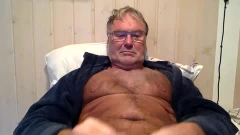 Snapshot of endurado chatting on 11.02.25 endurado online show from 11.02.25