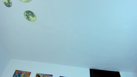 Snapshot of engel_brunet chatting on 04.17.26 juliana online show from 04.17.26