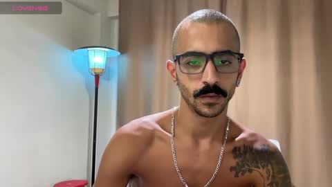 Snapshot of enjoythetrip chatting on 01.10.25 Luke online show from 01.10.25