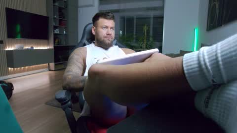 Erik online show from 12.21.25