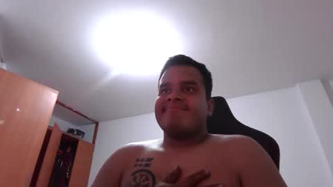 enriqueg15 online show from 11.14.25