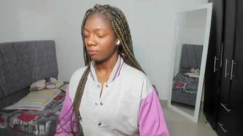 Snapshot of enyelsalas2 chatting on 11.21.25 Angela online show from 11.21.25