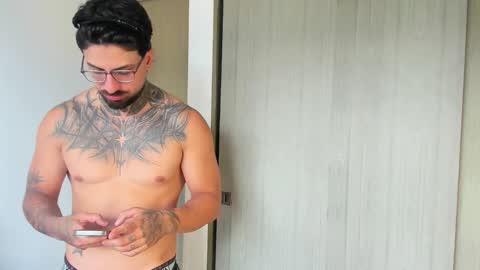 Enzo Aren online show from 11.30.25