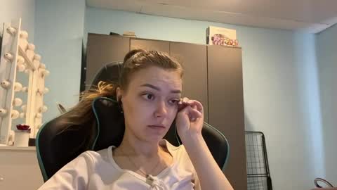 Lily online show from 04.22.26