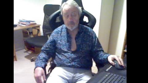 Snapshot of erasmus_d chatting on 02.02.25 erasmus_d online show from 02.02.25