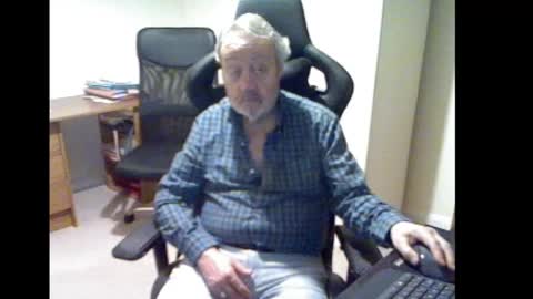 Snapshot of erasmus_d chatting on 02.19.25 erasmus_d online show from 02.19.25