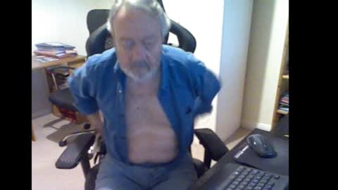 Snapshot of erasmus_d chatting on 10.20.25 erasmus_d online show from 10.20.25