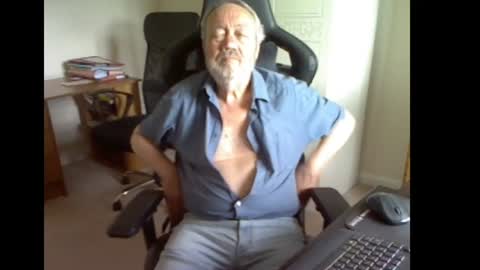 Snapshot of erasmus_d chatting on 06.17.26 erasmus_d online show from 06.17.26