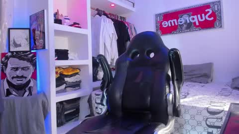 Snapshot of eren_blade_ chatting on 10.10.25 Tht BOSS Eren online show from 10.10.25