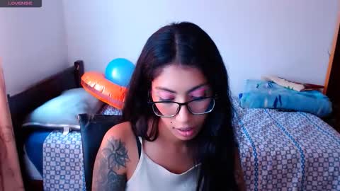 Snapshot of eren_mikasa chatting on 11.21.25 sofia online show from 11.21.25