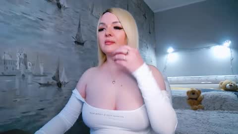 Snapshot of erencia chatting on 02.21.25 erencia online show from 02.21.25