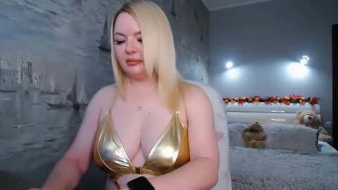 Snapshot of erencia chatting on 11.28.25 erencia online show from 11.28.25