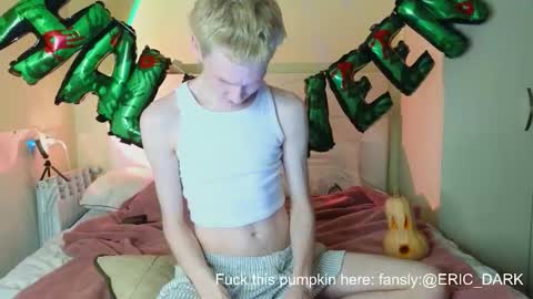 Snapshot of eric_dark chatting on 10.30.25 Eric online show from 10.30.25