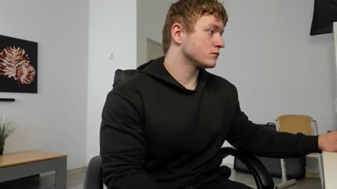 Snapshot of eric_poston chatting on 09.29.25 online show from 09.29.25