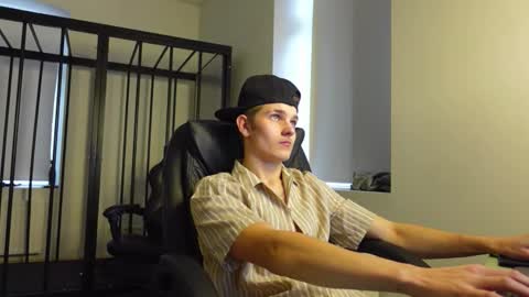 Snapshot of eric_poston chatting on 10.10.25 online show from 10.10.25