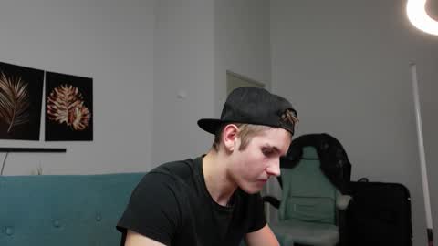 Snapshot of eric_poston chatting on 10.12.25 online show from 10.12.25