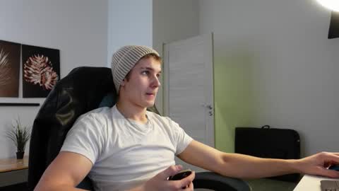 Snapshot of eric_poston chatting on 10.14.25 online show from 10.14.25