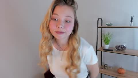 Snapshot of erica_grases chatting on 12.20.25 Alivia online show from 12.20.25