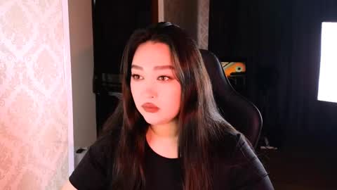 Snapshot of erica_wayne chatting on 11.20.25 Erica Wayne online show from 11.20.25